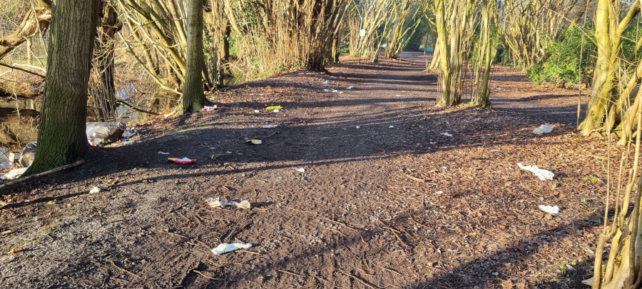 vuilniszakken in de Rozebroeken