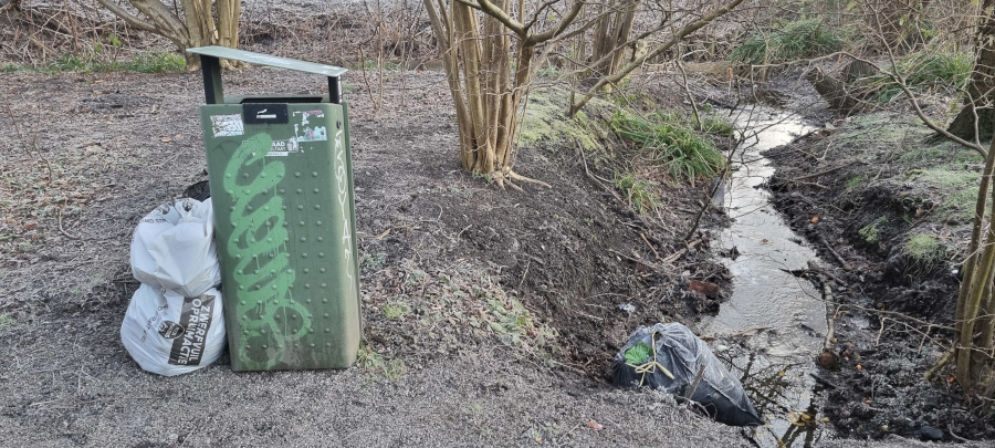 vuilniszakken in de Rozebroeken